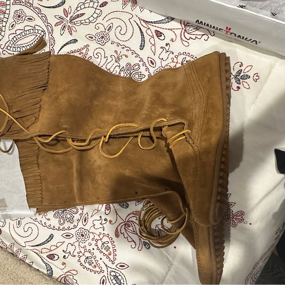 Minnetonka knee high lace up moccasin boots - Picture 2 of 4